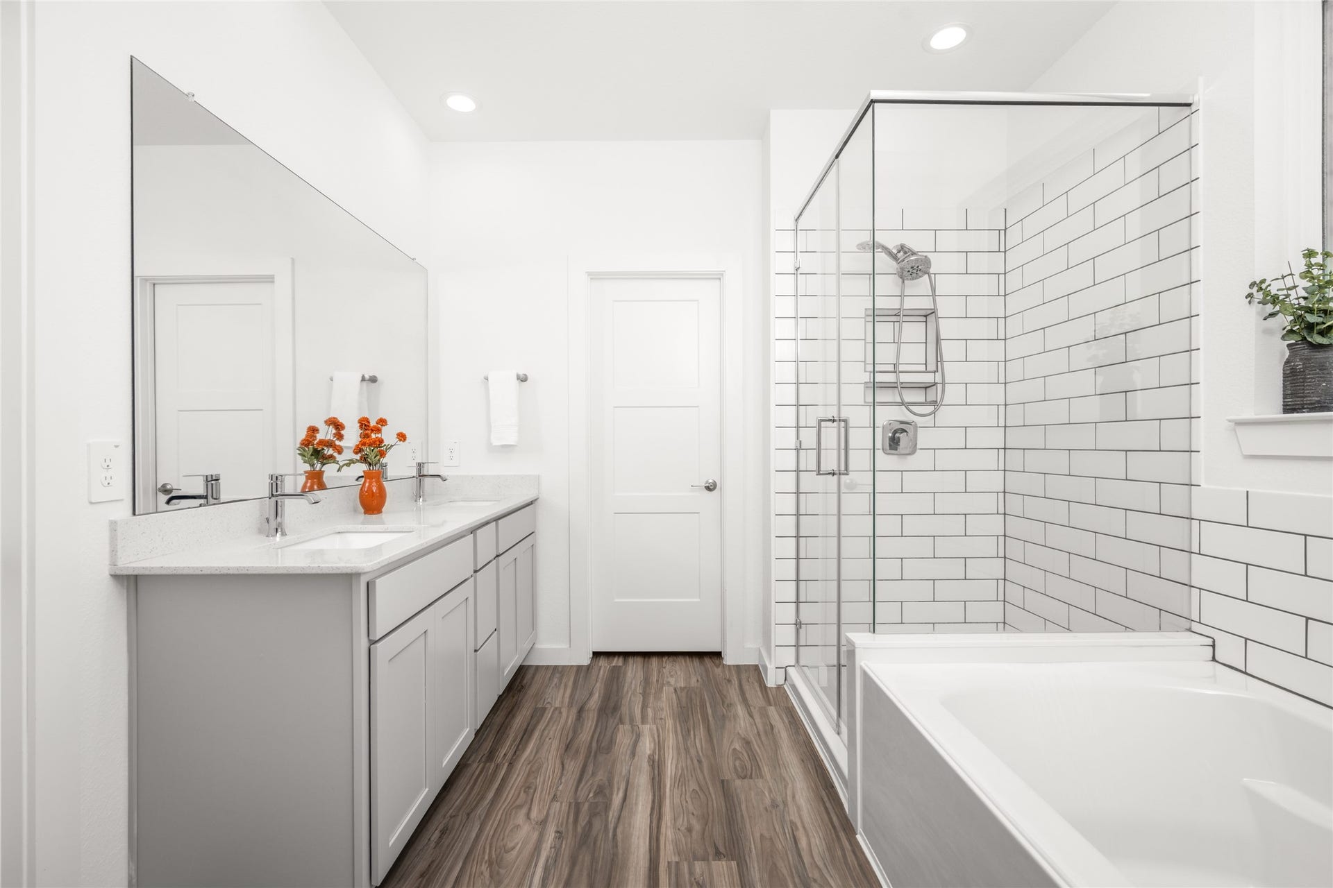 22514 Loreto Costa Lane, Katy, TX 77449 Primary bathroom has a full tub and shower