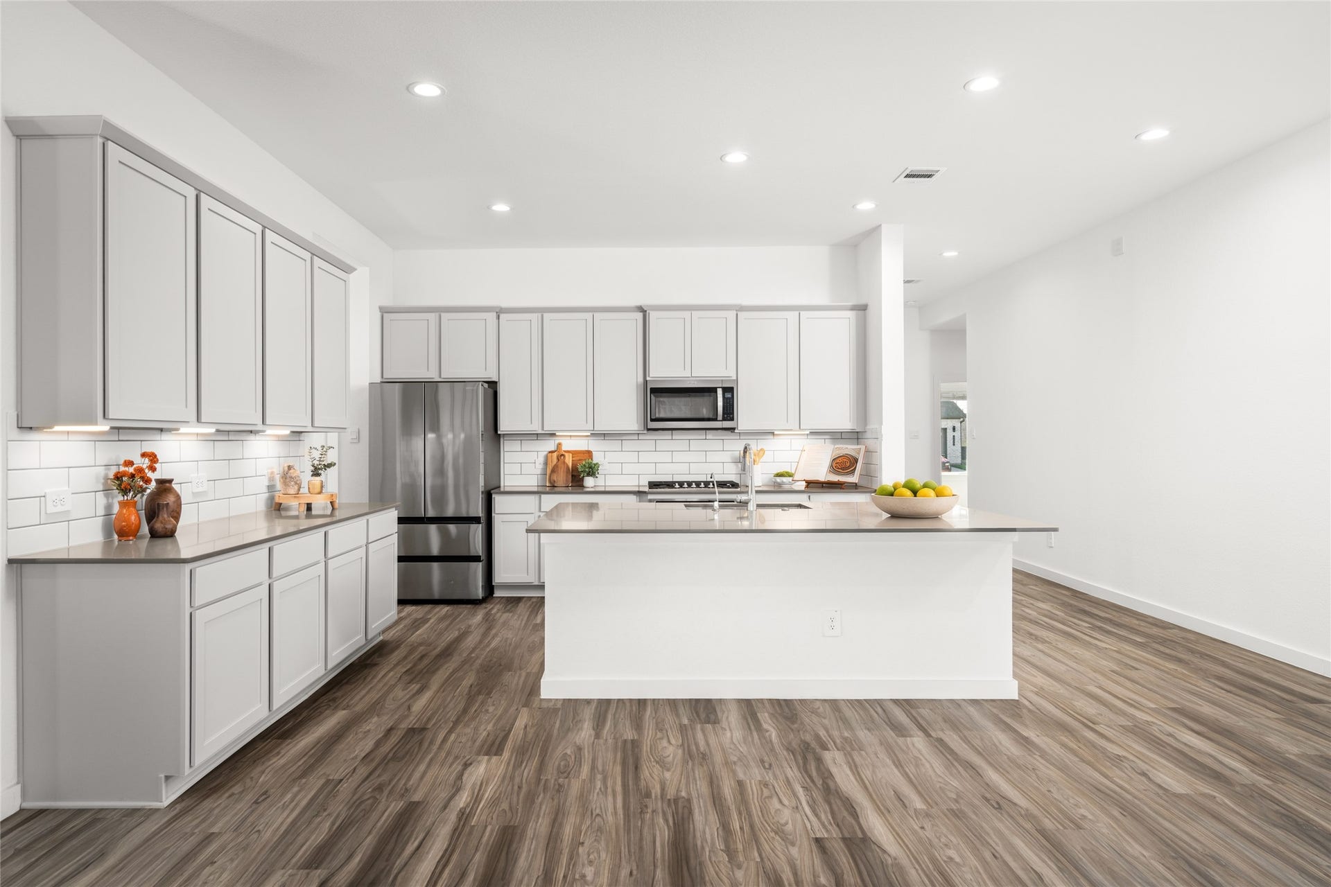 22514 Loreto Costa Lane, Katy, TX 77449 Stunning kitchen allows multiple cooks in the kitchen!
