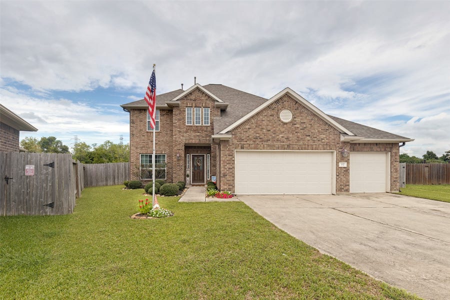 Property photo for 337 Burgundy Drive, Alvin, TX