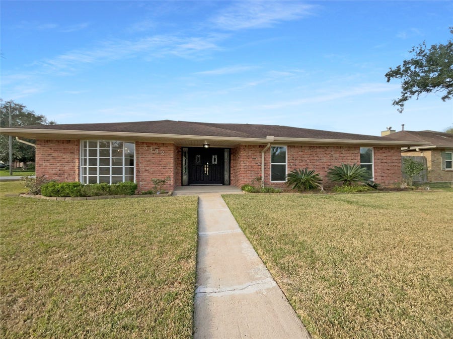 Property photo for 3302 Windsor Street, Pearland, TX