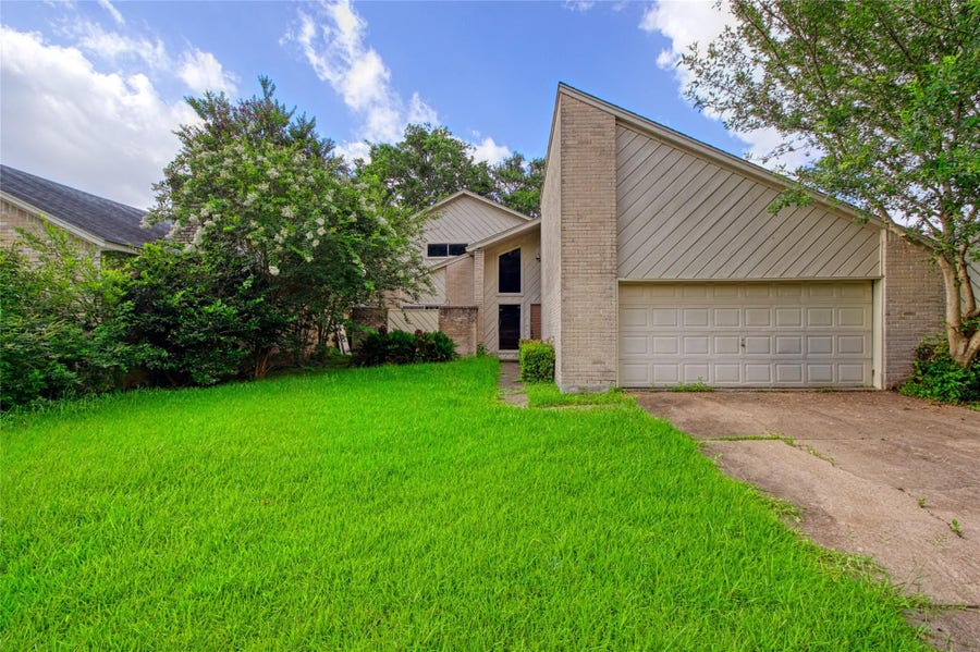 Property photo for 13119 Hollowcreek Park Drive, Houston, TX