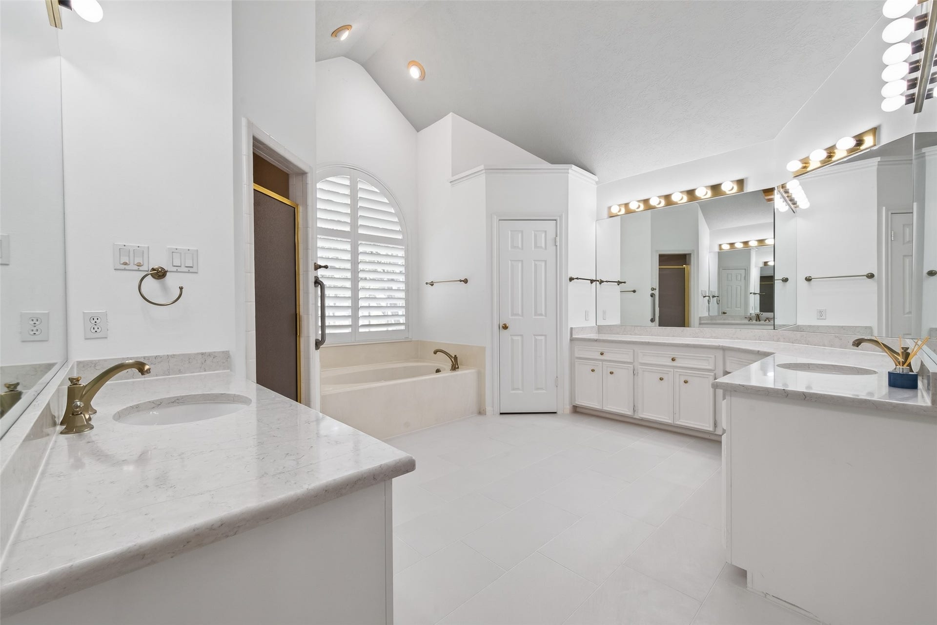 3403 Driftwood Court, Sugar Land, TX 77478 3403 Driftwood Court, Sugar Land, TX 77478