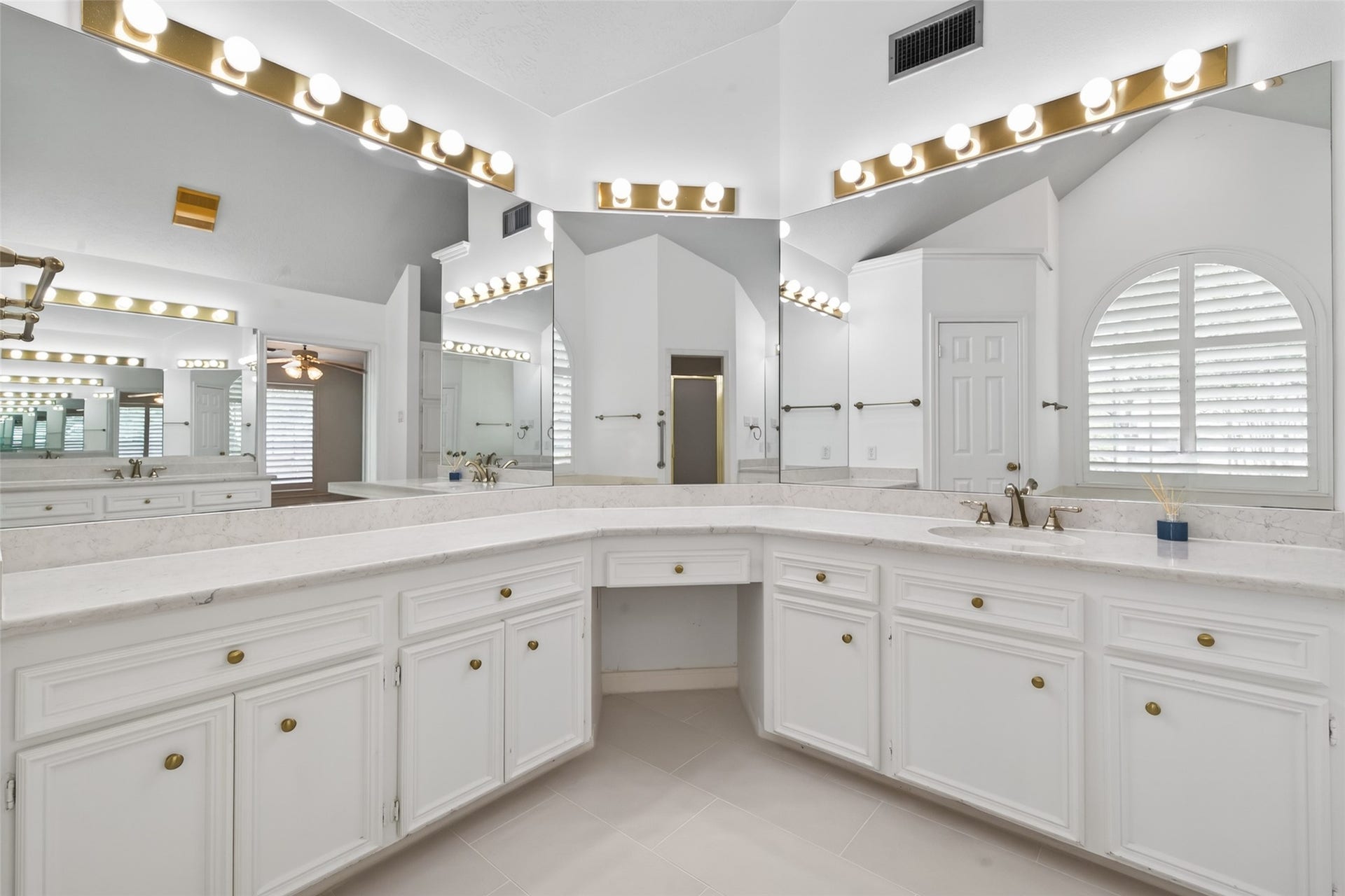 3403 Driftwood Court, Sugar Land, TX 77478 3403 Driftwood Court, Sugar Land, TX 77478