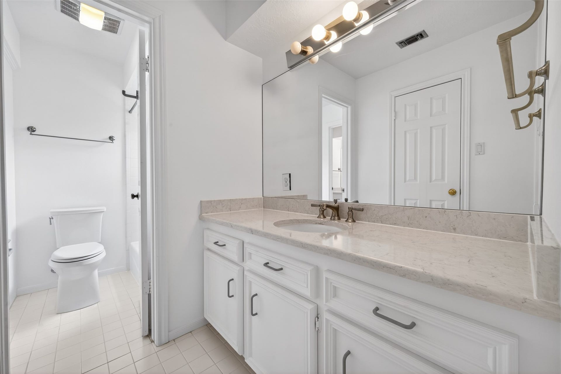 3403 Driftwood Court, Sugar Land, TX 77478 3403 Driftwood Court, Sugar Land, TX 77478