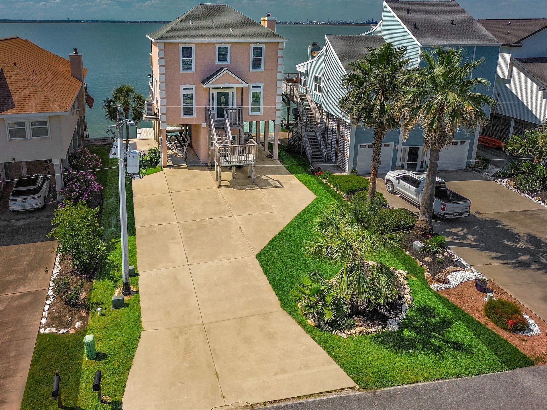 247 Isles End Road, Tiki Island, TX 77554 247 Isles End Road, Tiki Island, TX 77554