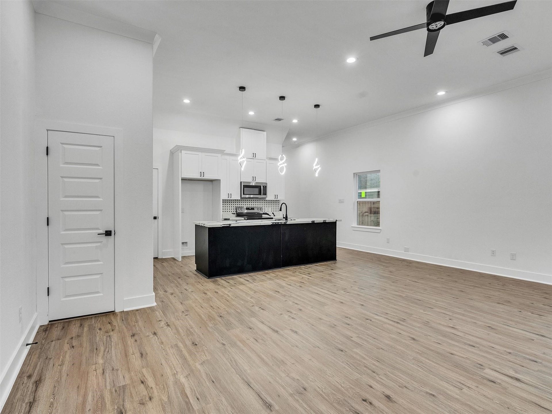 5013 Longmeadow Street, #A/B, Houston, TX 77033 5013 Longmeadow Street, #A/B, Houston, TX 77033