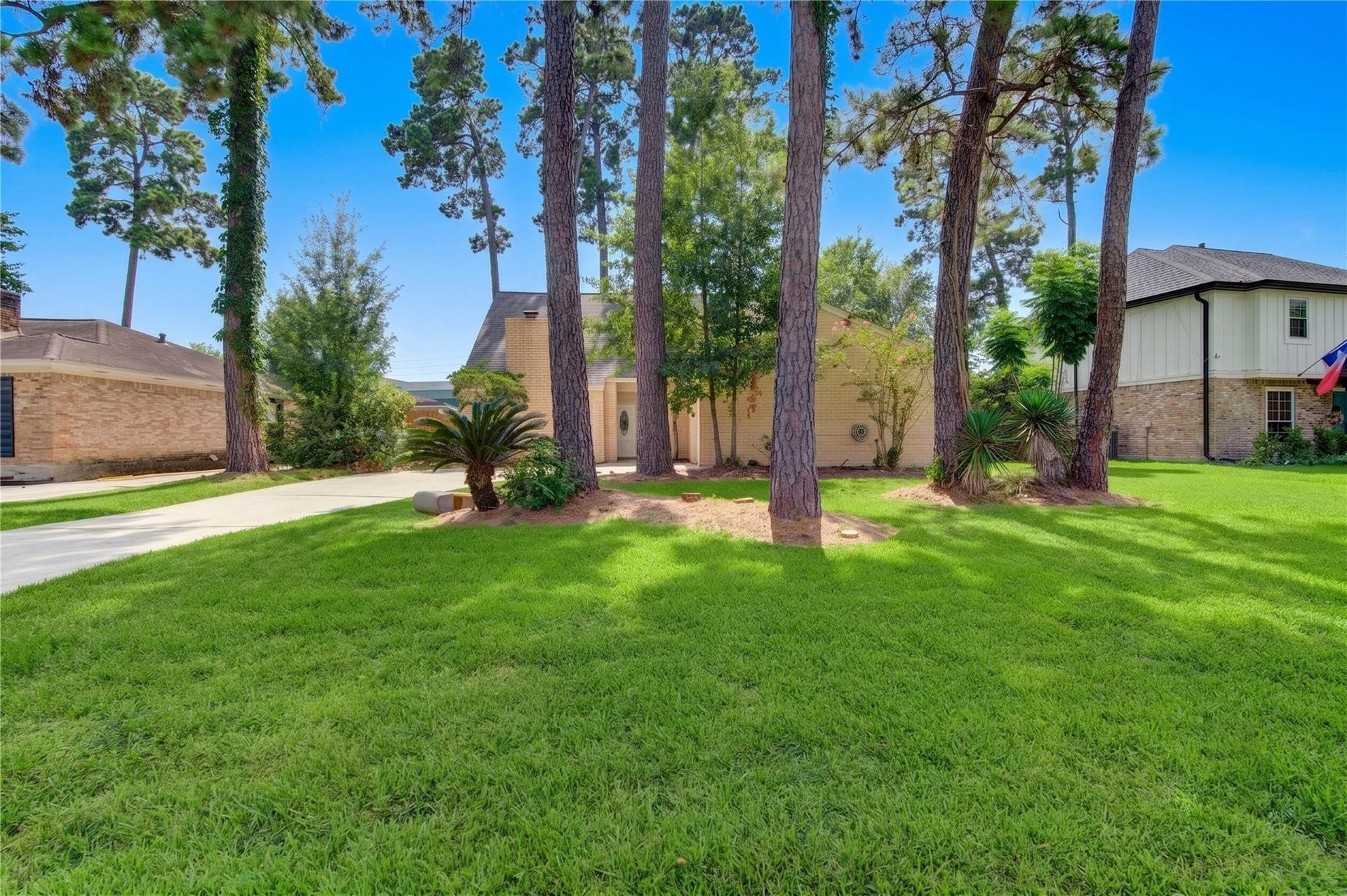 25027 Barmby Drive, Spring, TX 77389 25027 Barmby Drive, Spring, TX 77389