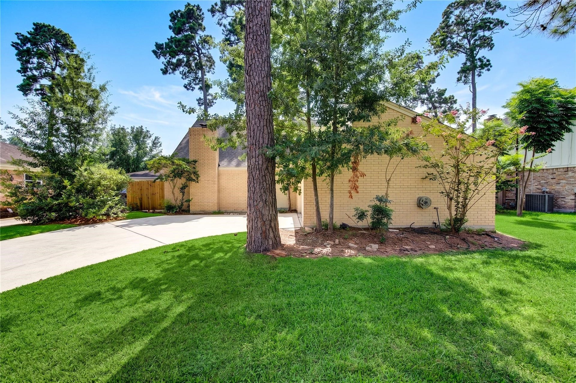 25027 Barmby Drive, Spring, TX 77389 25027 Barmby Drive, Spring, TX 77389