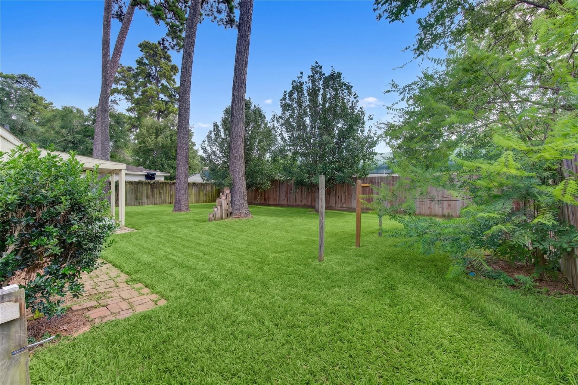 25027 Barmby Drive, Spring, TX 77389 25027 Barmby Drive, Spring, TX 77389