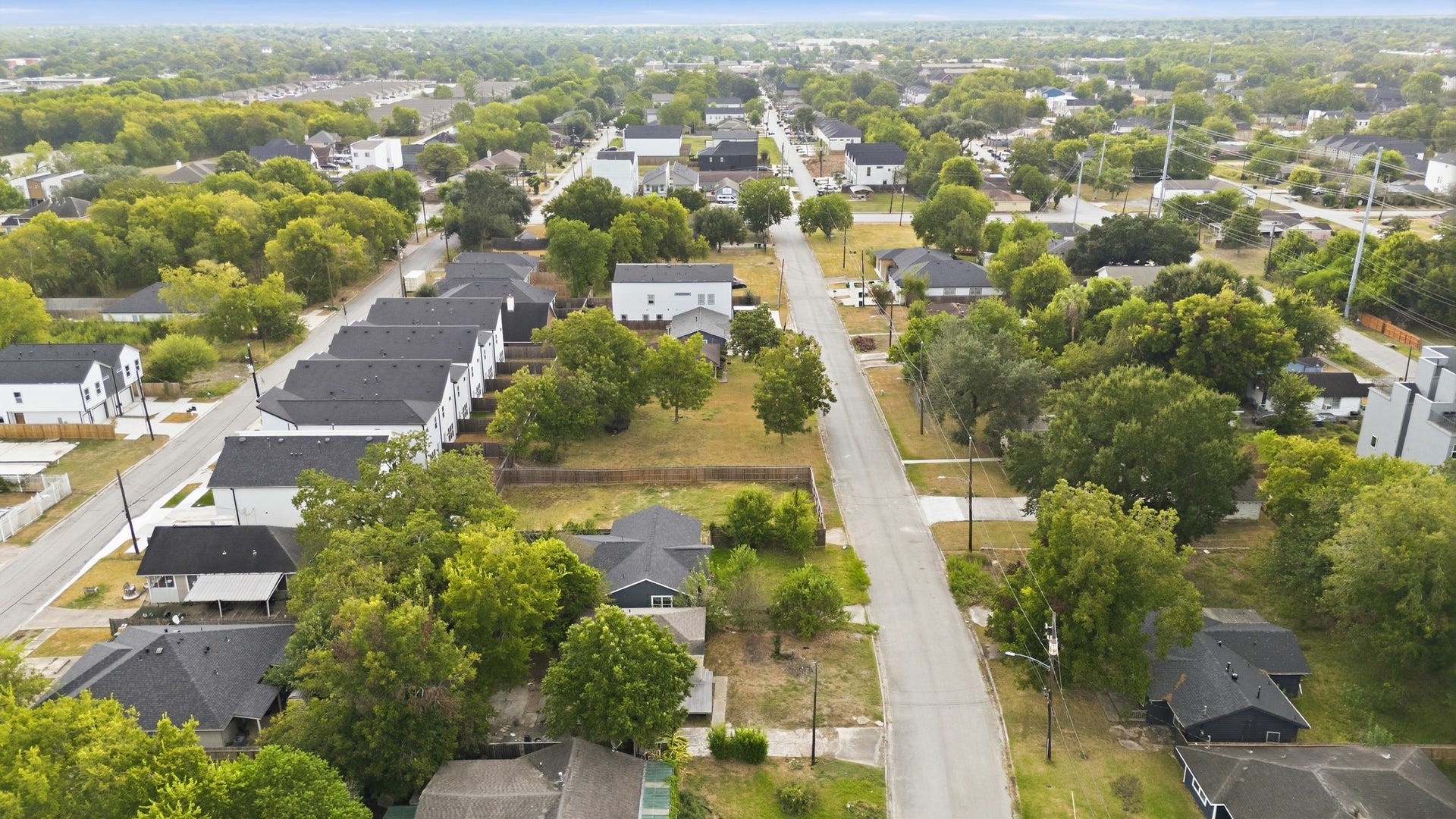 3525 Dreyfus Street, Houston, TX 77021 3525 Dreyfus Street, Houston, TX 77021