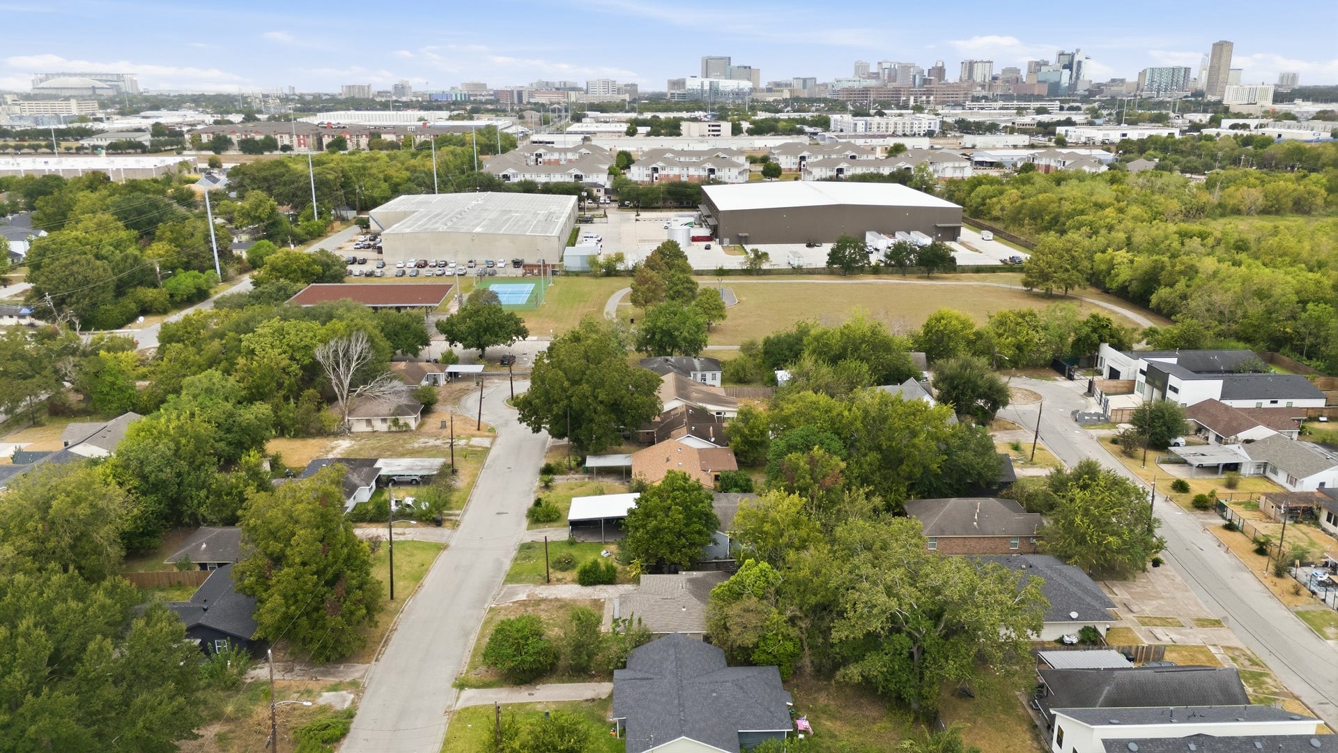 3525 Dreyfus Street, Houston, TX 77021 3525 Dreyfus Street, Houston, TX 77021