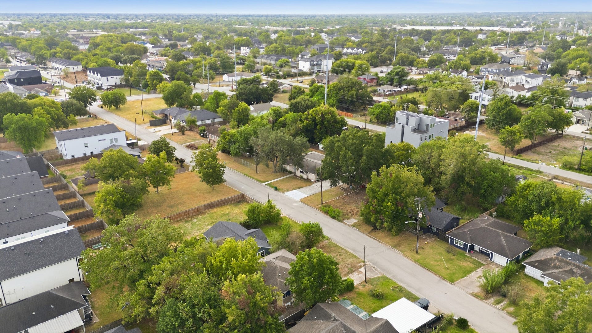 3525 Dreyfus Street, Houston, TX 77021 3525 Dreyfus Street, Houston, TX 77021