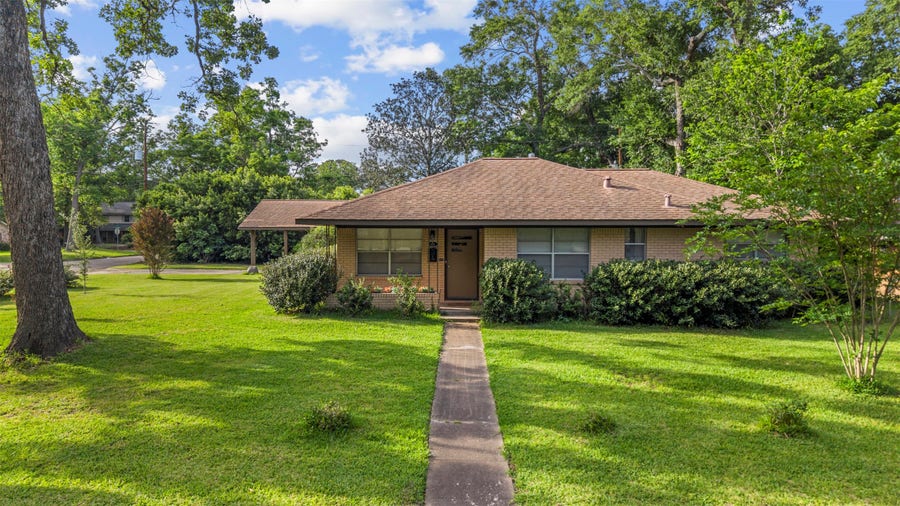 Property photo for 101 S Delmont Drive E, Conroe, TX