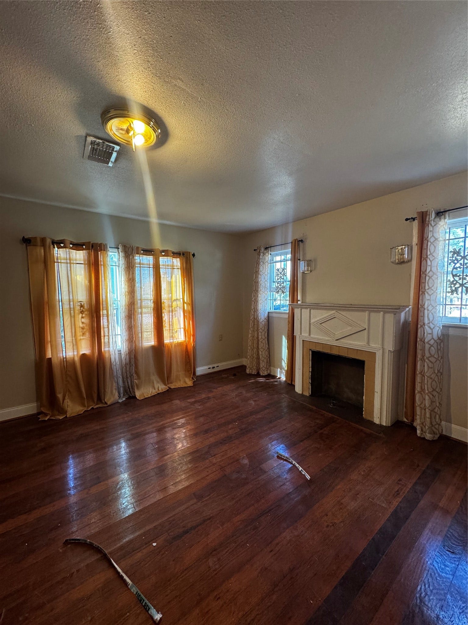 7119 Ley Road, Houston, TX 77028 7119 Ley Road, Houston, TX 77028