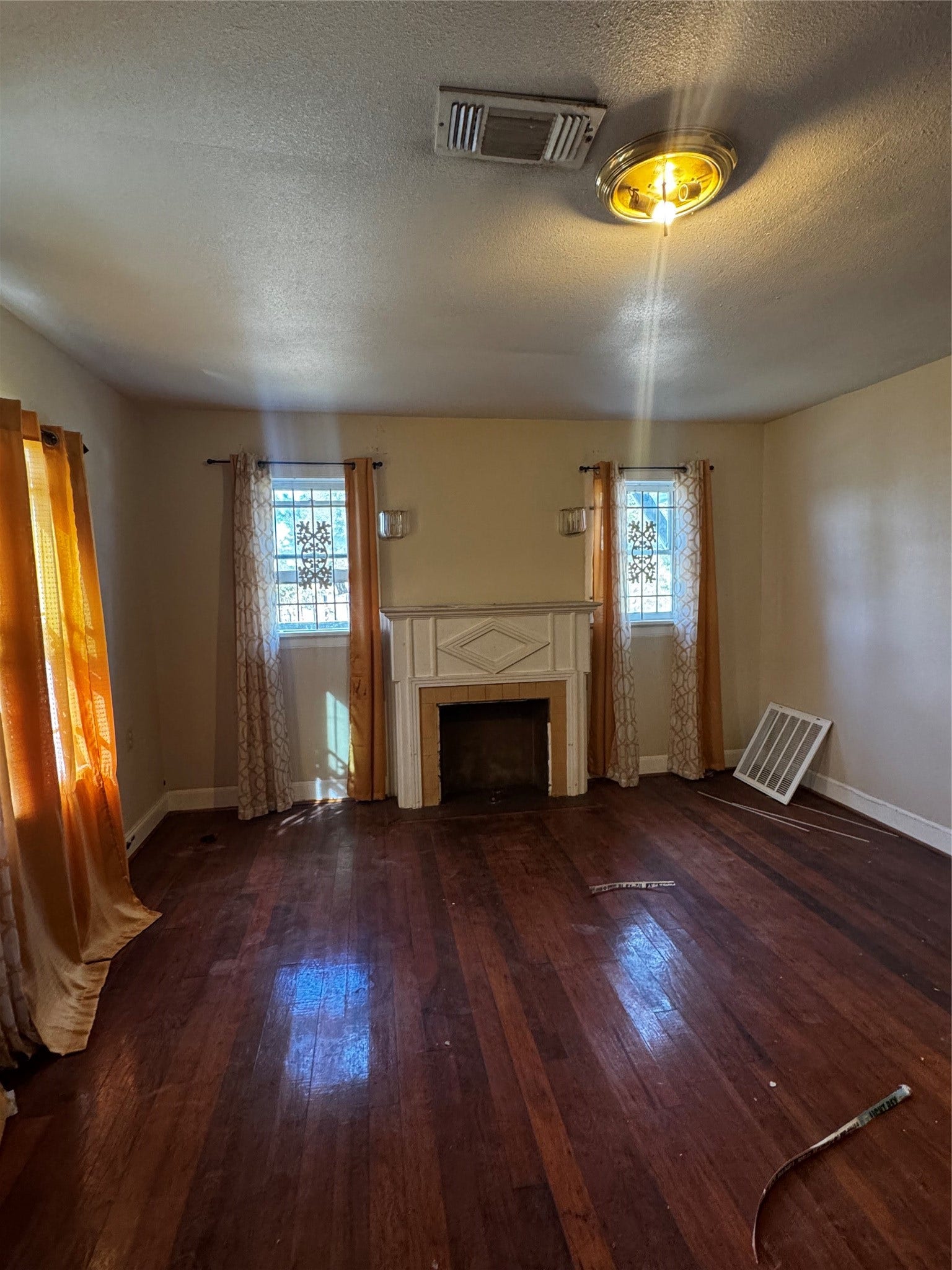 7119 Ley Road, Houston, TX 77028 7119 Ley Road, Houston, TX 77028