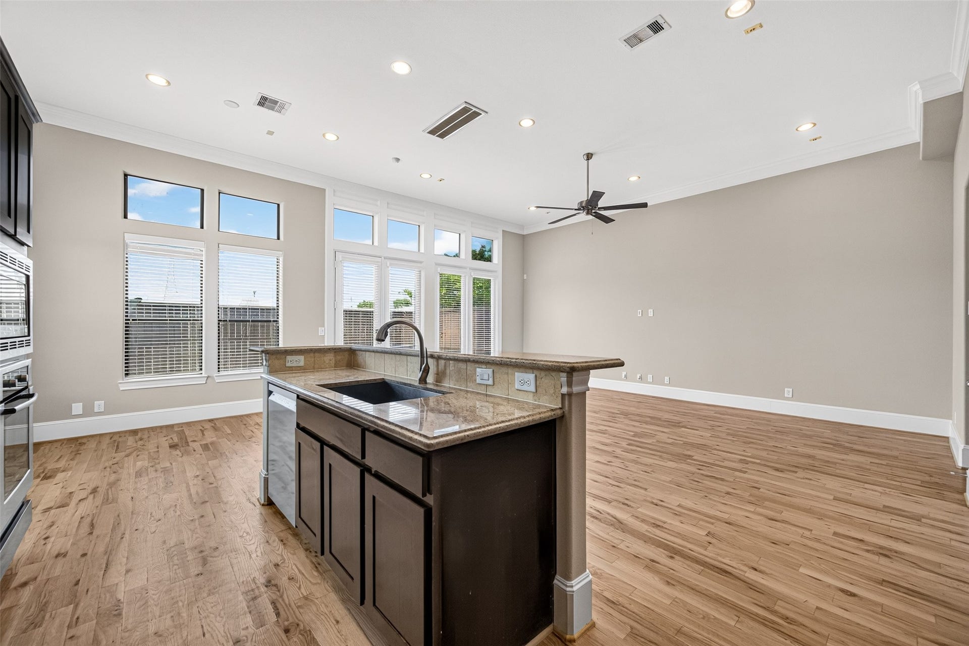 9948 Woodwind Lane N, Houston, TX 77025 9948 Woodwind Lane N, Houston, TX 77025