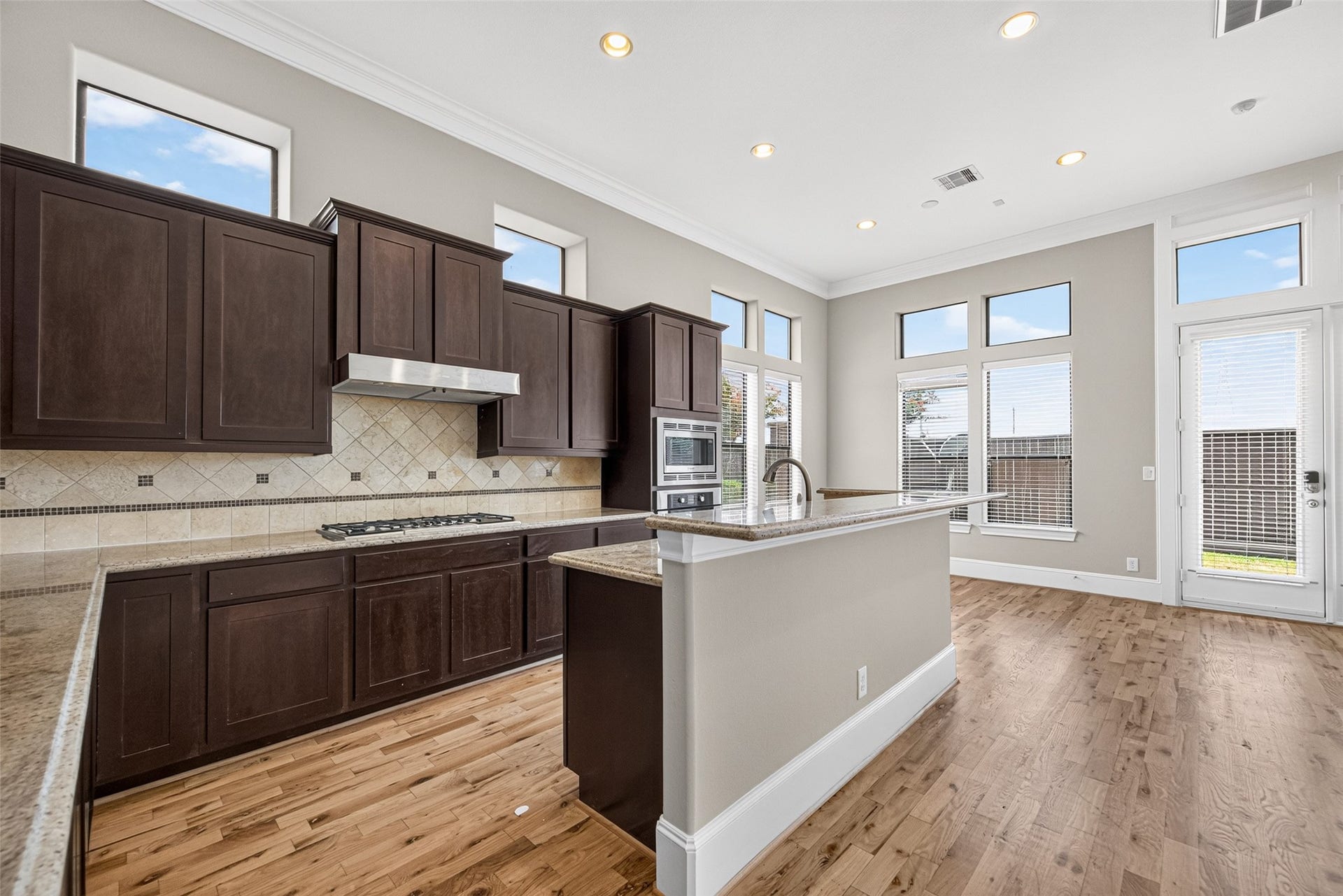 9948 Woodwind Lane N, Houston, TX 77025 9948 Woodwind Lane N, Houston, TX 77025