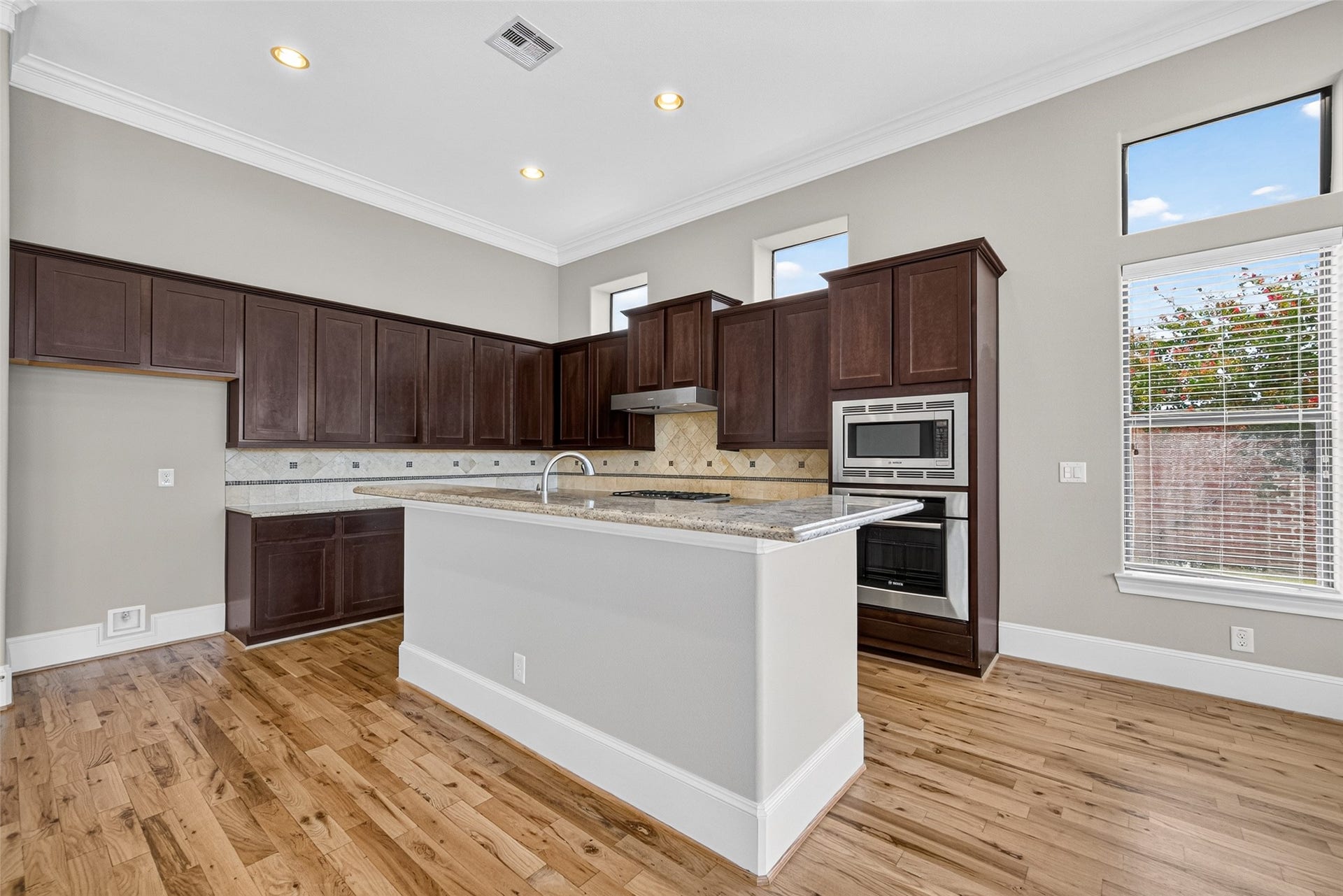 9948 Woodwind Lane N, Houston, TX 77025 9948 Woodwind Lane N, Houston, TX 77025