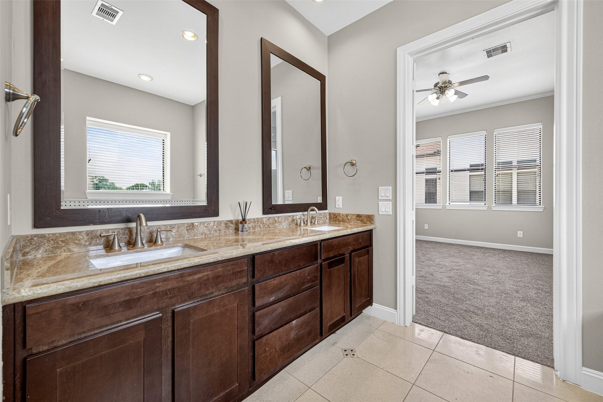 9948 Woodwind Lane N, Houston, TX 77025 9948 Woodwind Lane N, Houston, TX 77025