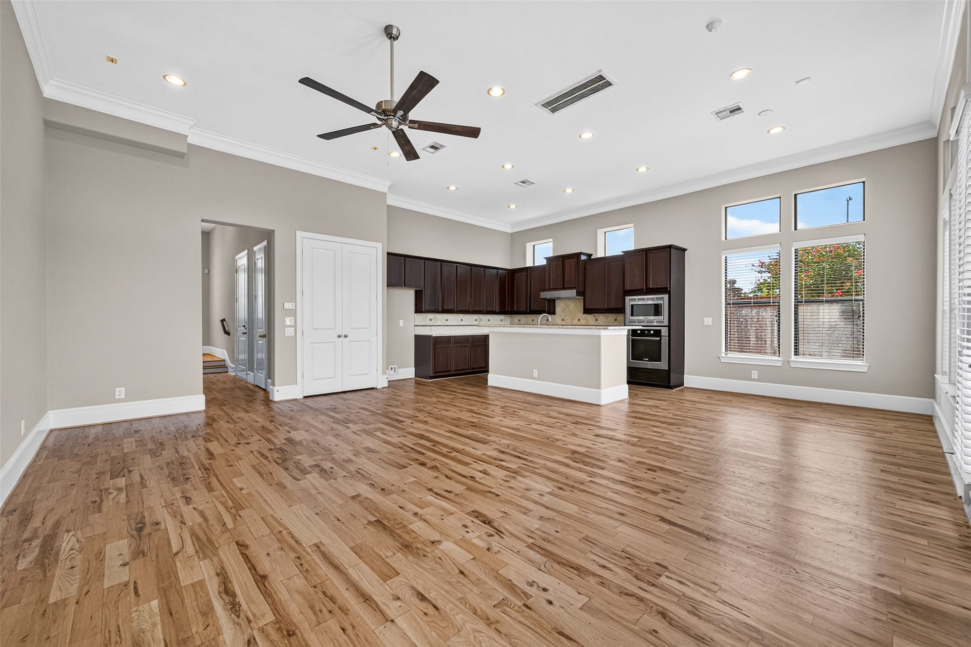9948 Woodwind Lane N, Houston, TX 77025 9948 Woodwind Lane N, Houston, TX 77025