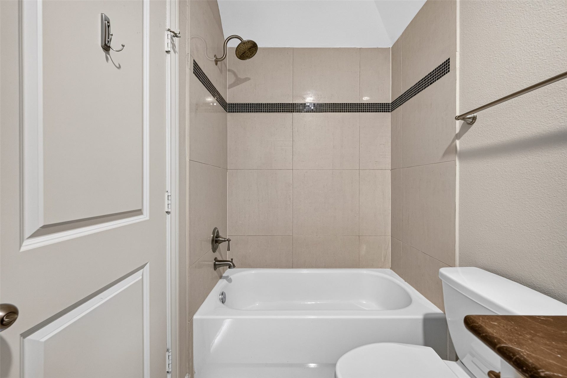 9948 Woodwind Lane N, Houston, TX 77025 9948 Woodwind Lane N, Houston, TX 77025