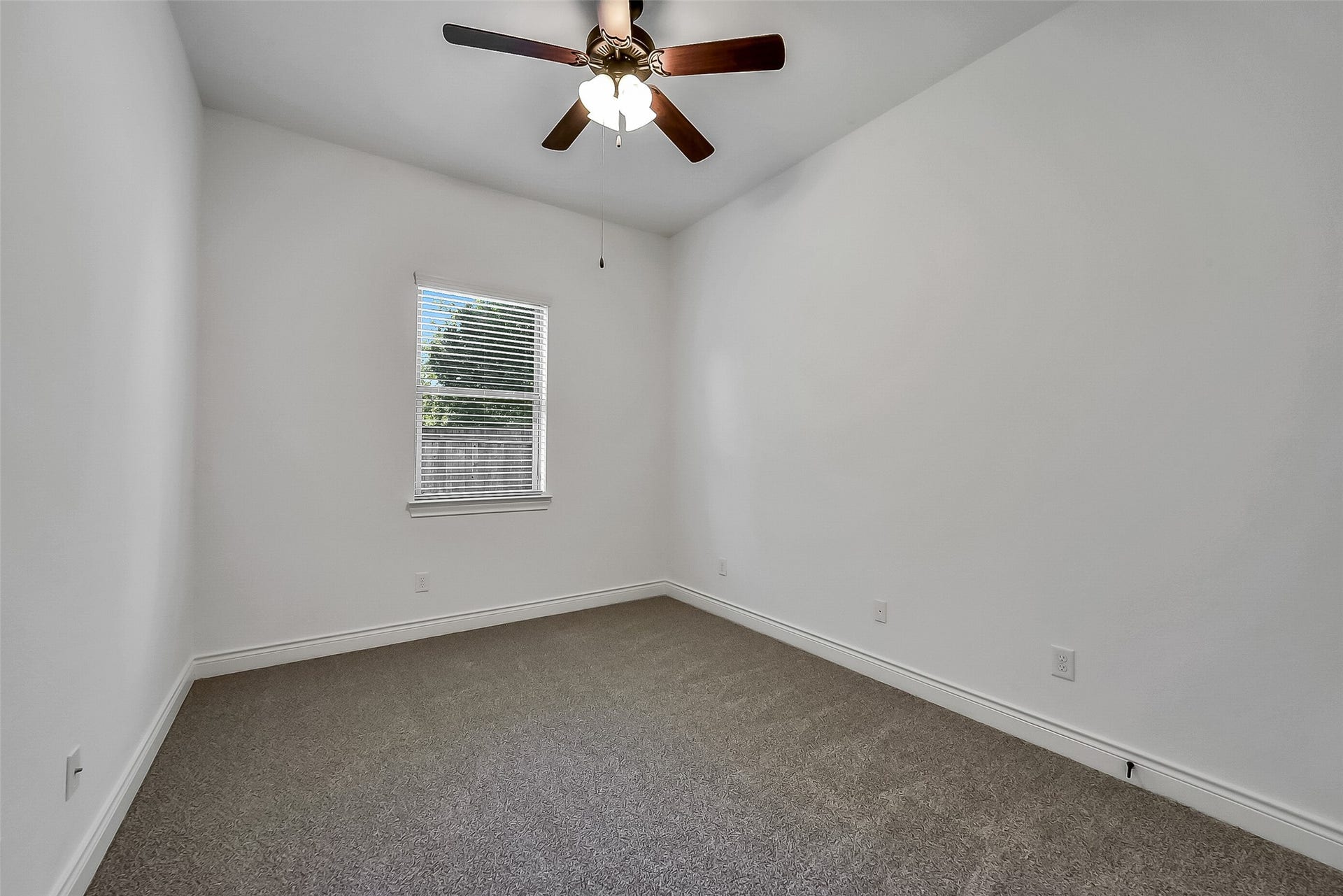 95 S Greenprint Circle, Tomball, TX 77375 95 S Greenprint Circle, Tomball, TX 77375