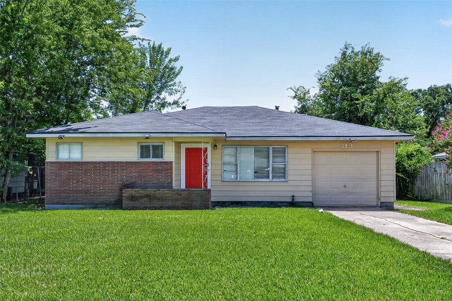Property photo for 313 Greenbriar Drive, Baytown, TX