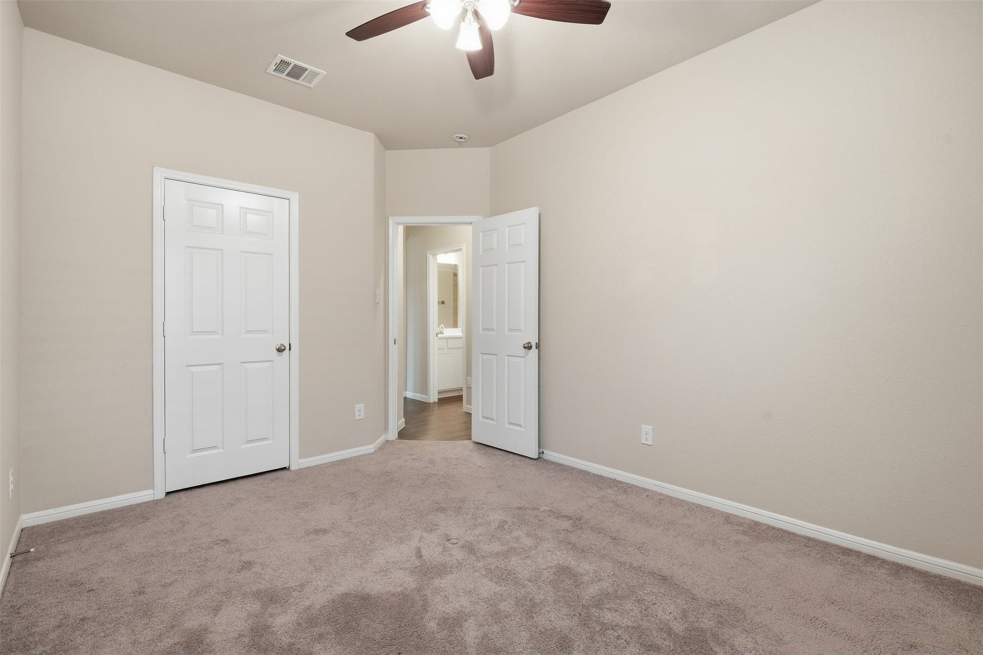 4305 E Bayou Maison Circle, Dickinson, TX 77539 4305 E Bayou Maison Circle, Dickinson, TX 77539