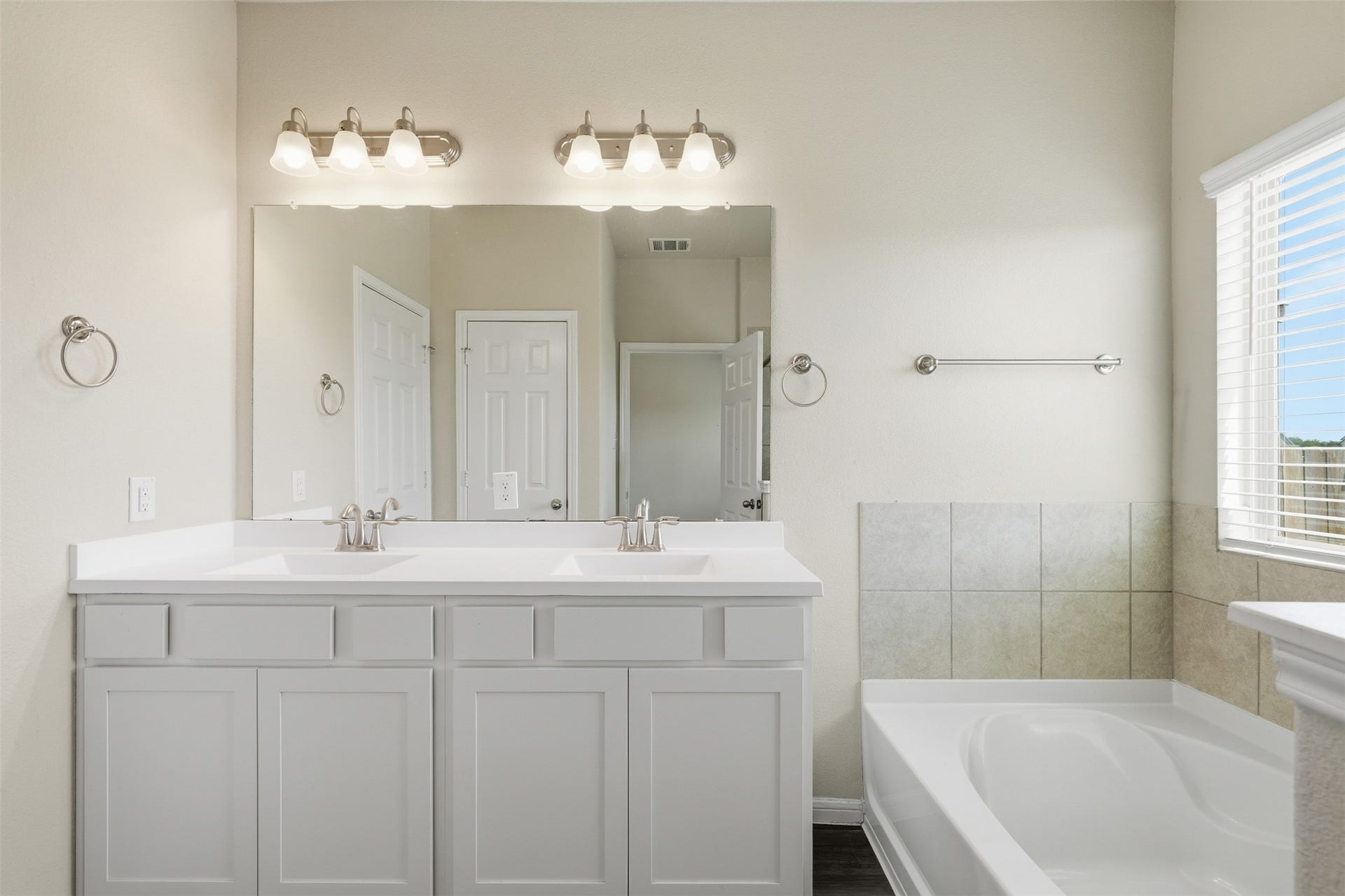 4305 E Bayou Maison Circle, Dickinson, TX 77539 4305 E Bayou Maison Circle, Dickinson, TX 77539