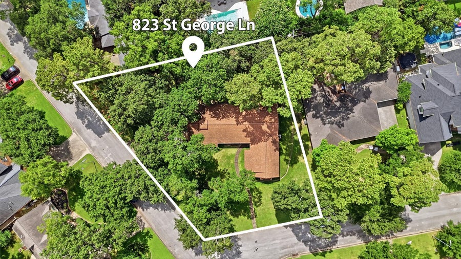 Property photo for 823 Saint George Lane, Houston, TX