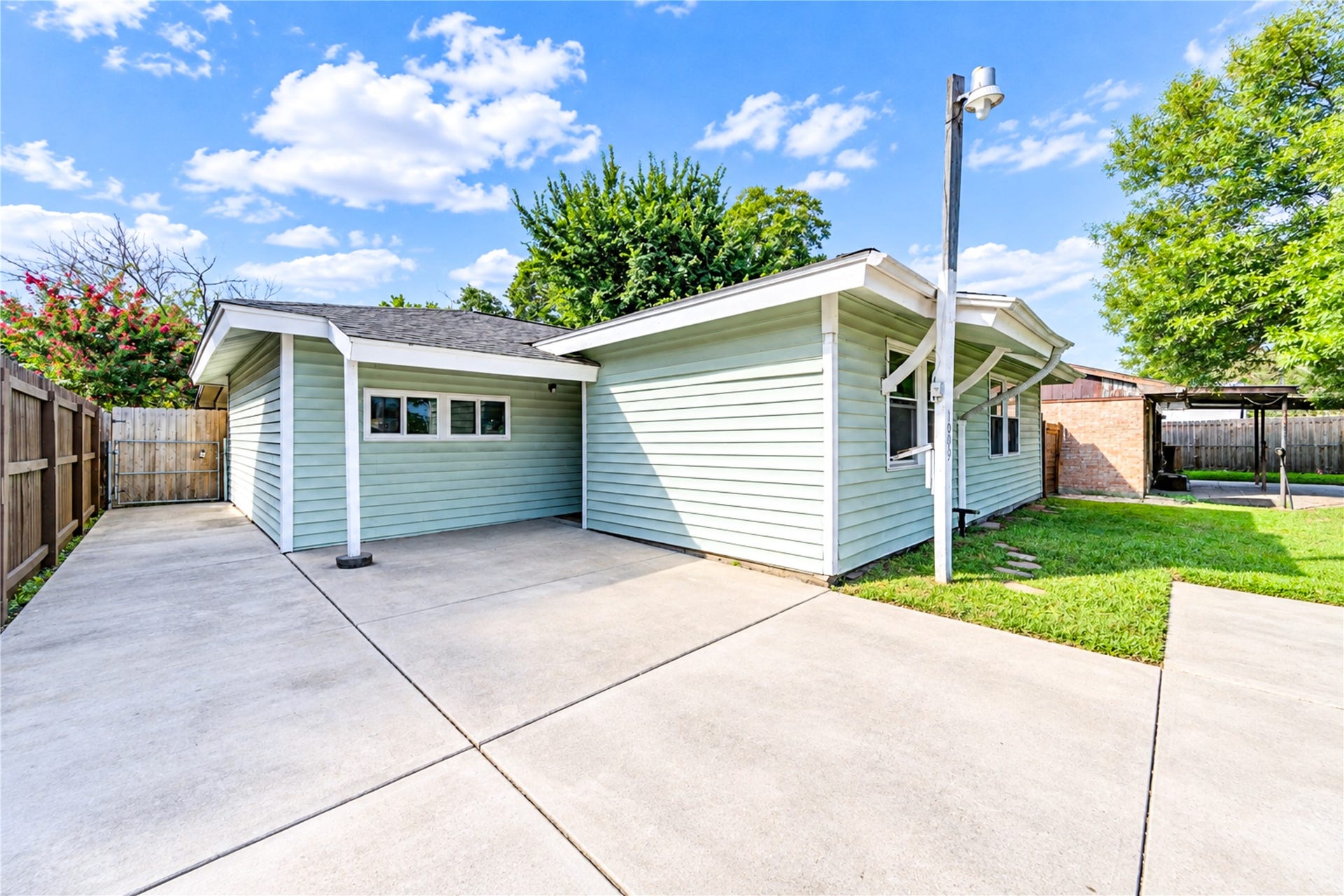1009 Wisconsin Street, South Houston, TX 77587 1009 Wisconsin Street, South Houston, TX 77587