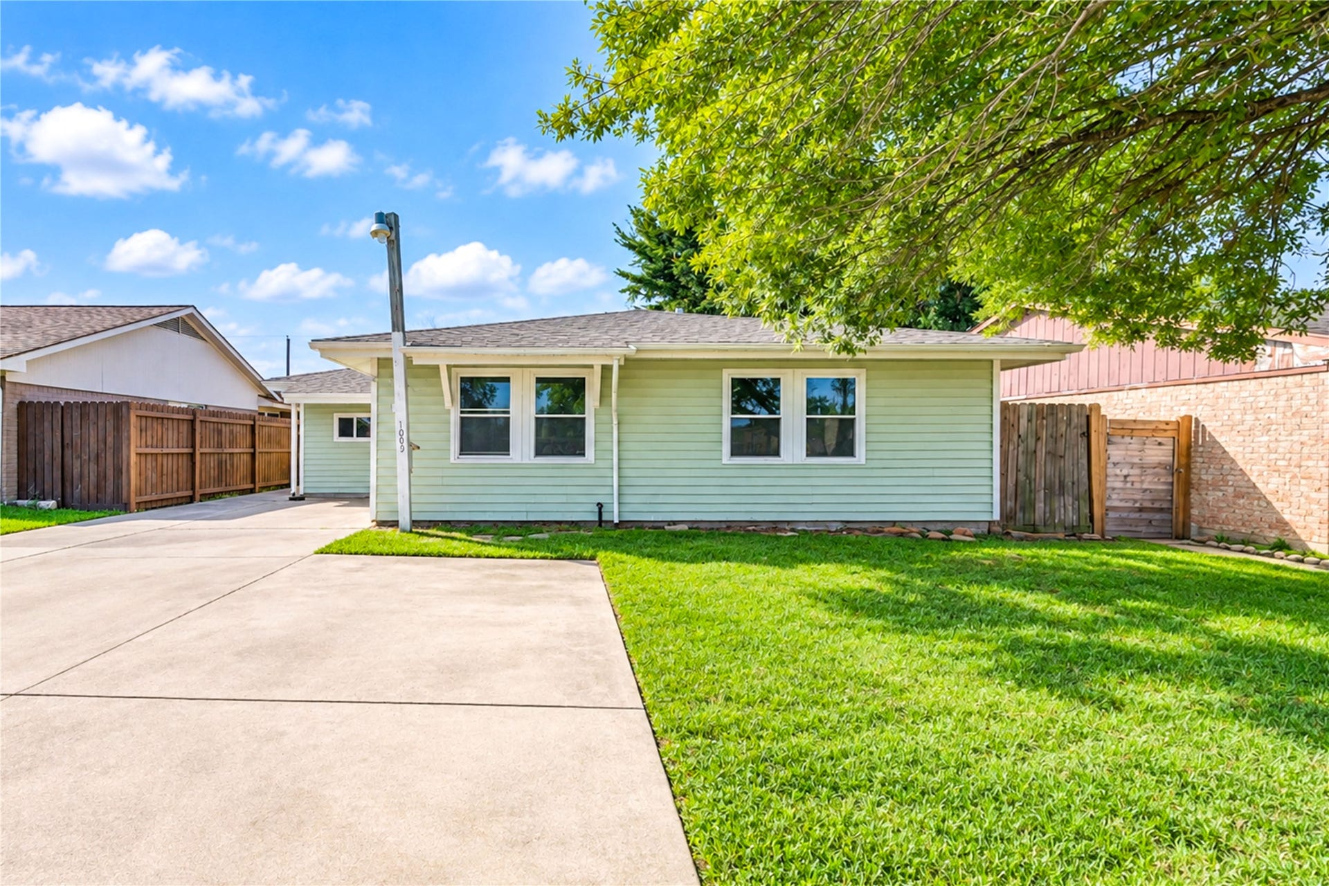 1009 Wisconsin Street, South Houston, TX 77587 1009 Wisconsin Street, South Houston, TX 77587