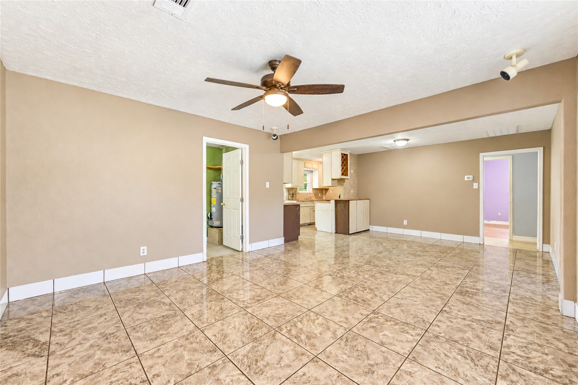 1009 Wisconsin Street, South Houston, TX 77587 Living room