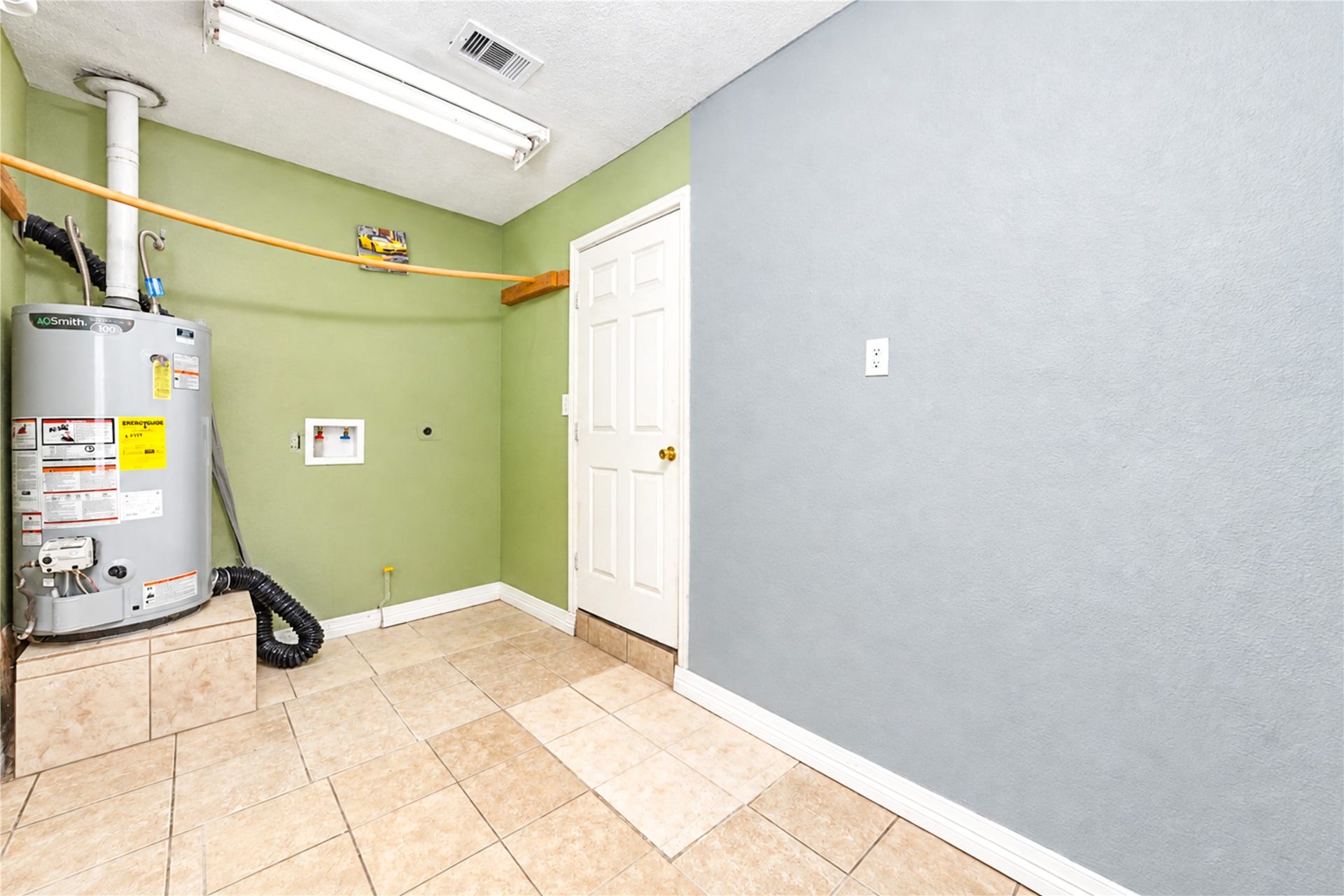 1009 Wisconsin Street, South Houston, TX 77587 Oversize laundry area