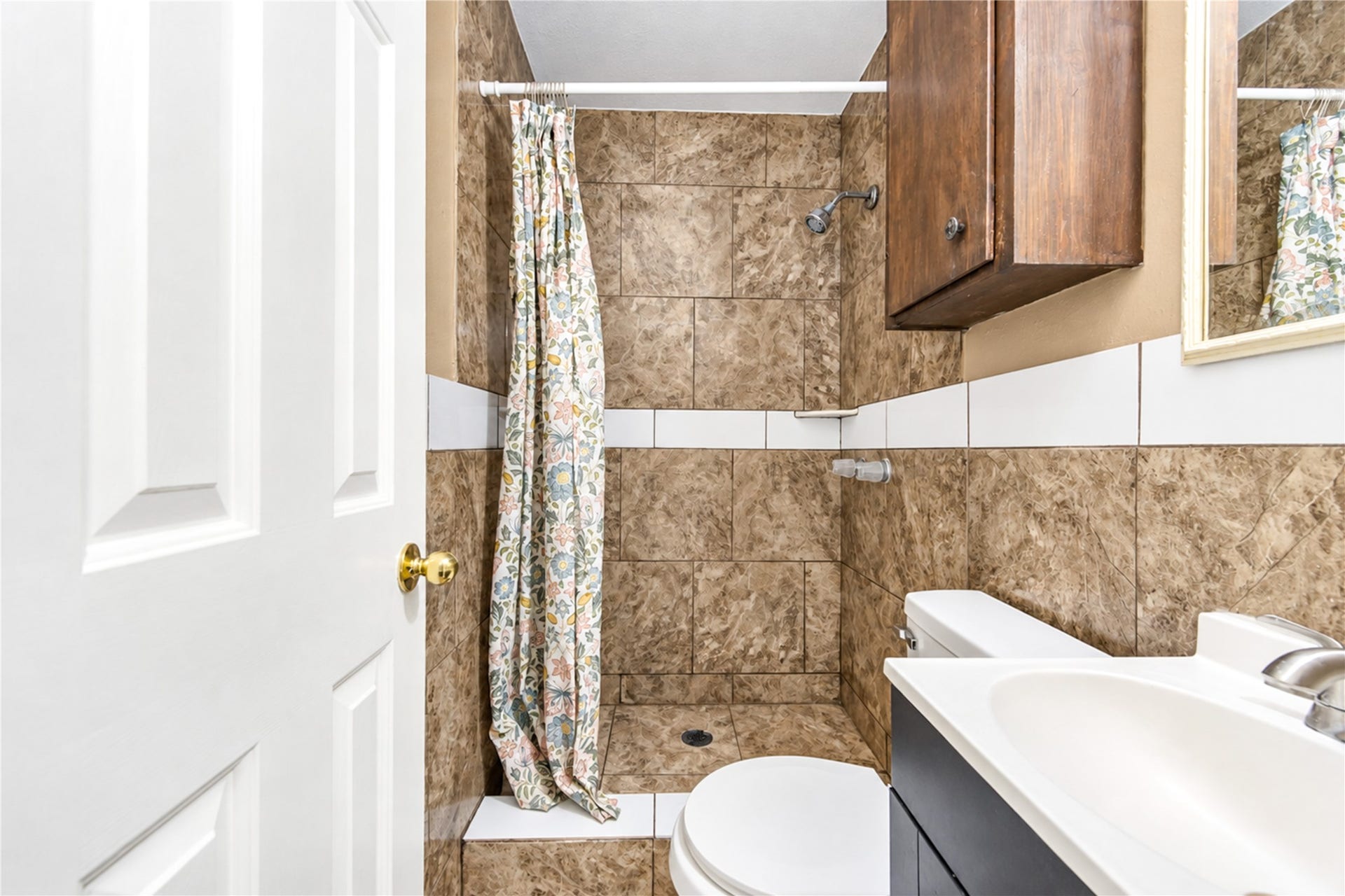 1009 Wisconsin Street, South Houston, TX 77587 Primary bathroom