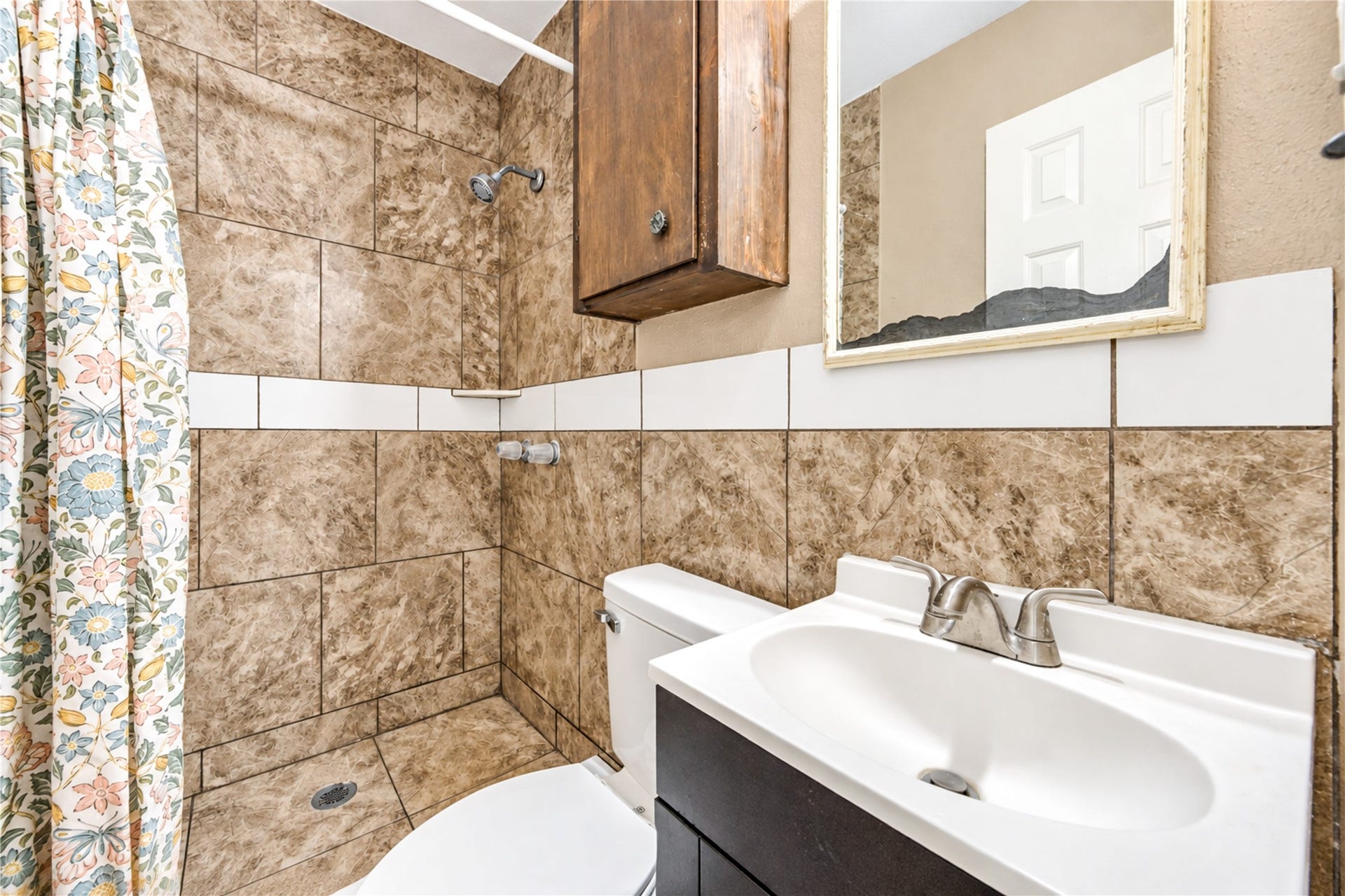 1009 Wisconsin Street, South Houston, TX 77587 Primary bathroom