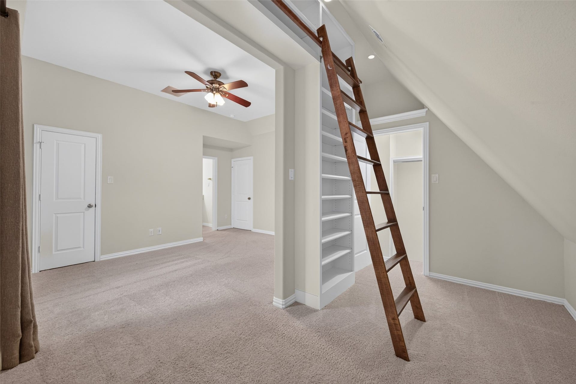 109 Blanton Bend Drive, Montgomery, TX 77316 Upstairs bedroom with nook