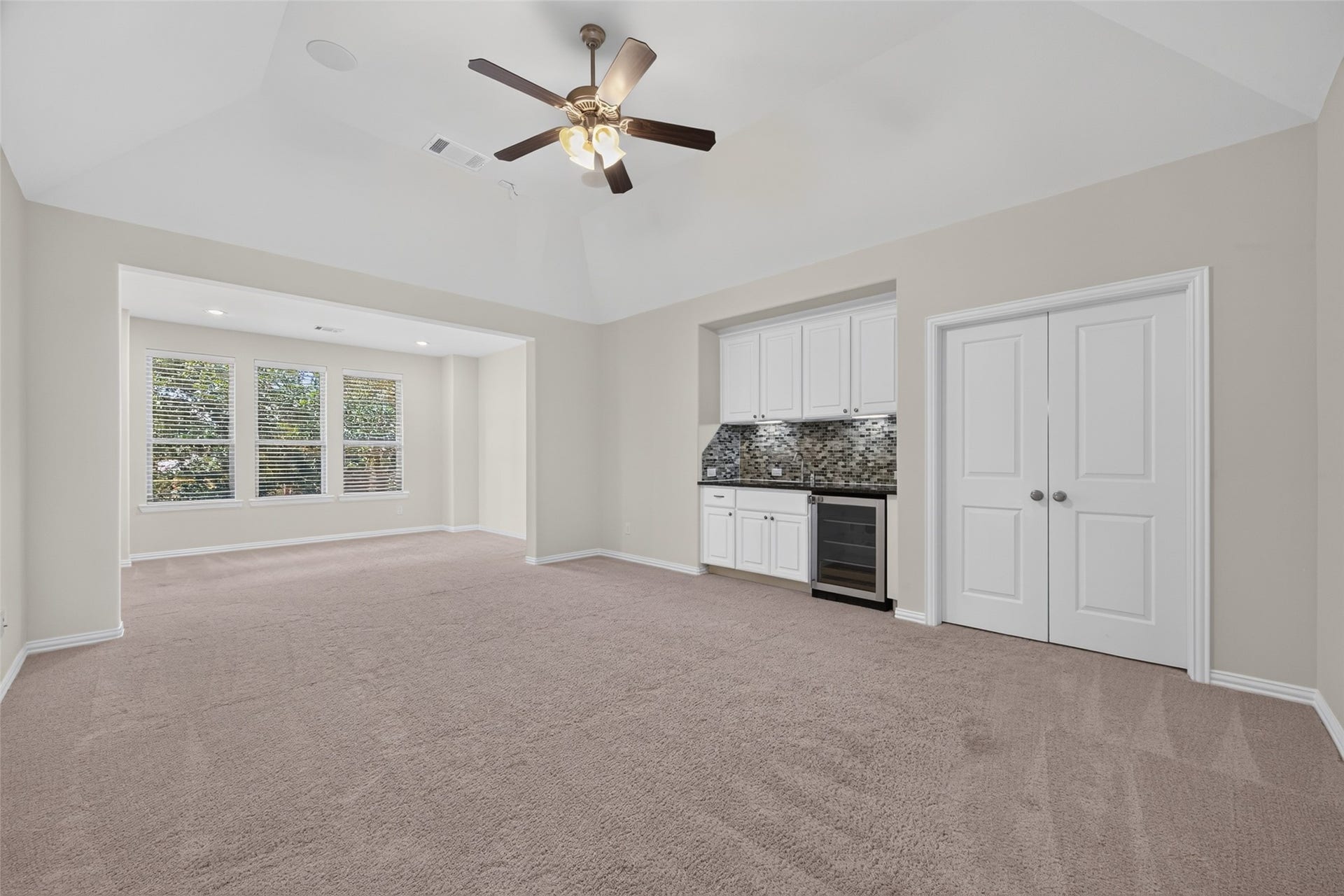 109 Blanton Bend Drive, Montgomery, TX 77316 Game room with wet bar
