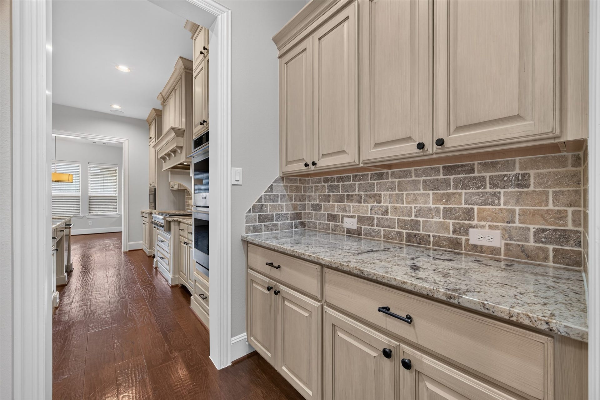 109 Blanton Bend Drive, Montgomery, TX 77316 Butlers Pantry