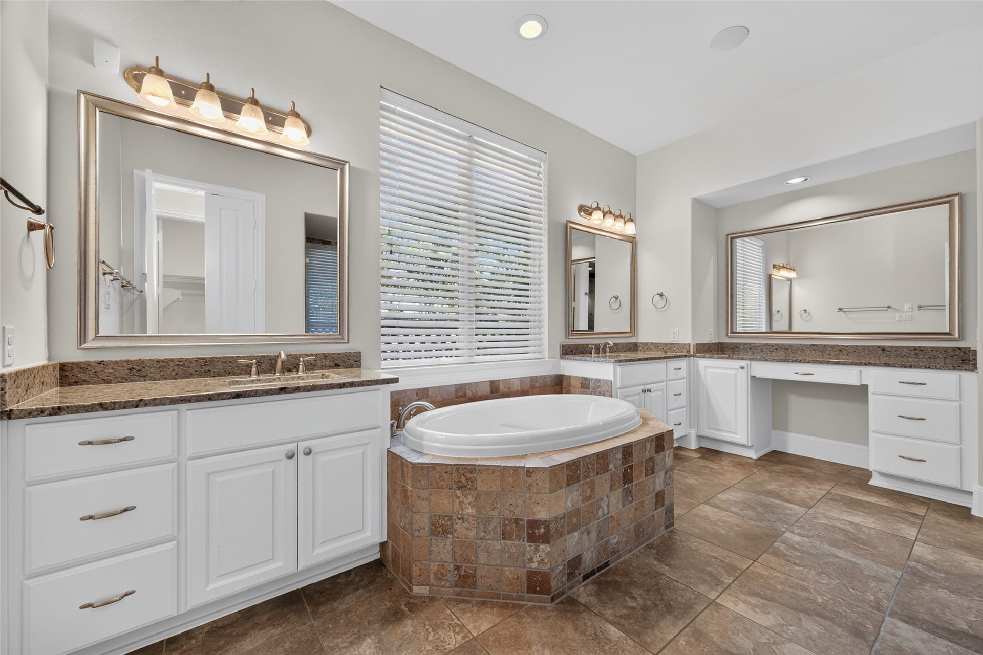 109 Blanton Bend Drive, Montgomery, TX 77316 Primary bath