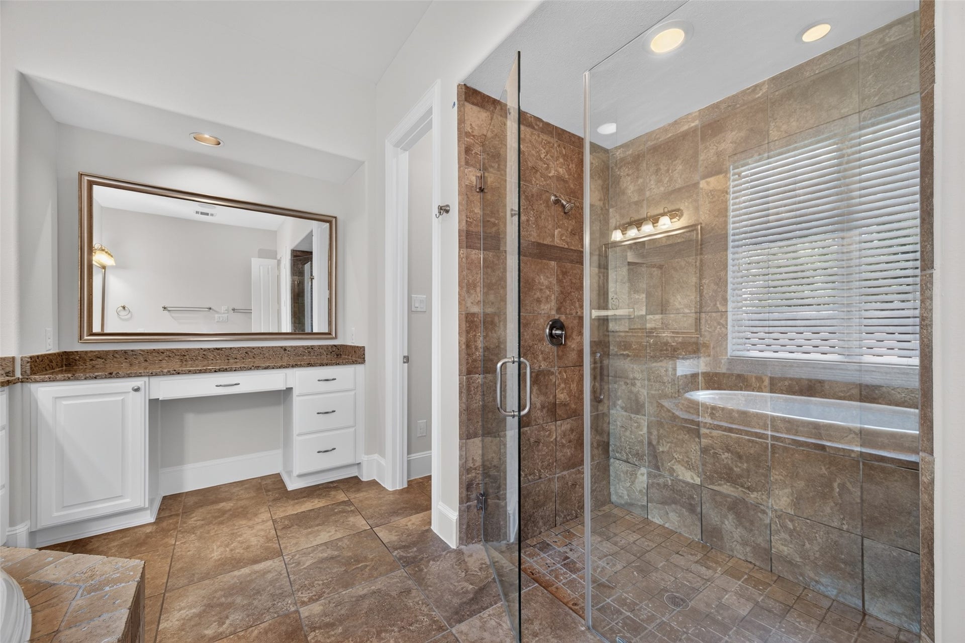109 Blanton Bend Drive, Montgomery, TX 77316 Primary bath