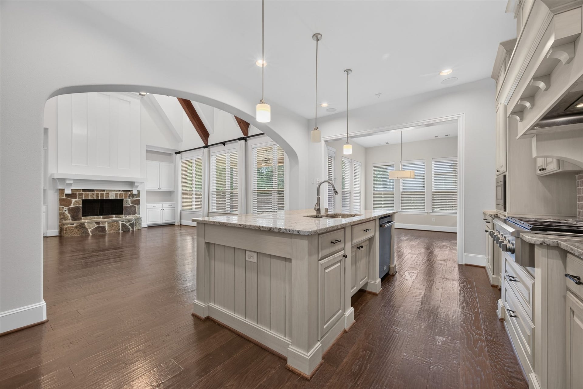109 Blanton Bend Drive, Montgomery, TX 77316 Kitchen view into living room and breakfast room