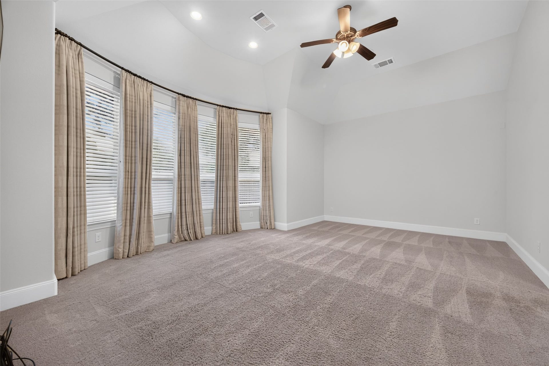 109 Blanton Bend Drive, Montgomery, TX 77316 Primary bedroom
