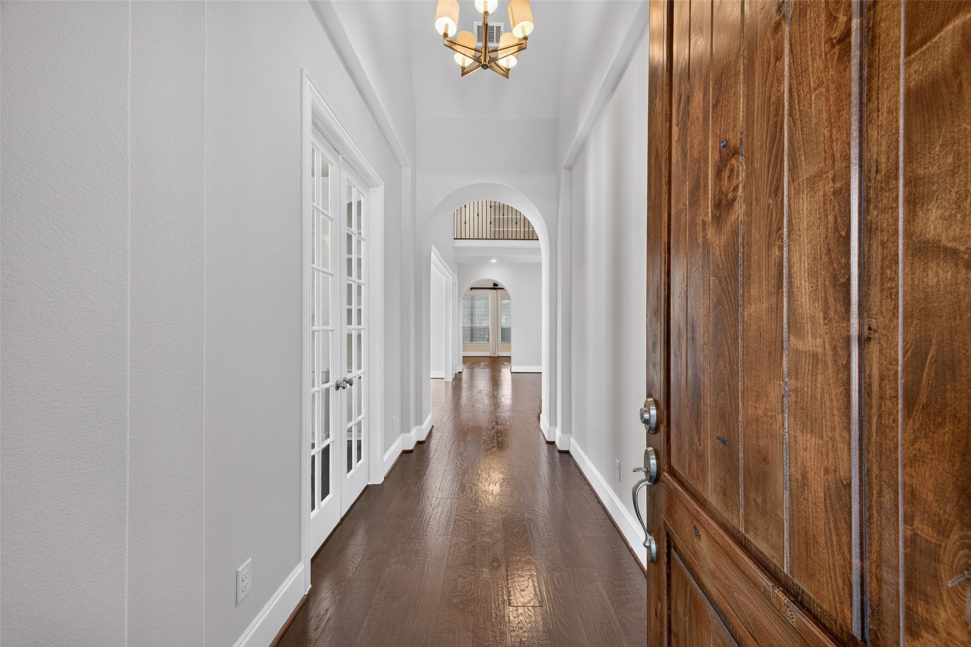 109 Blanton Bend Drive, Montgomery, TX 77316 View into foyer from front door