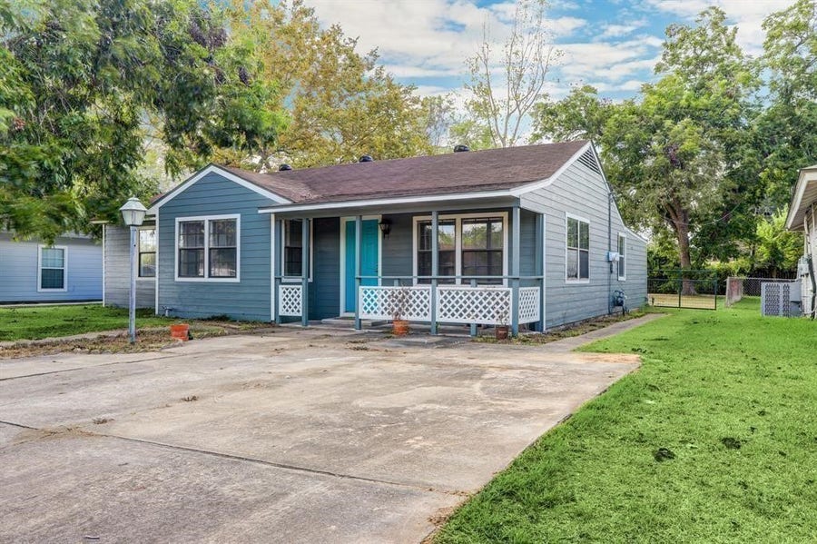 Property photo for 1236 San Felipe Street, Angleton, TX
