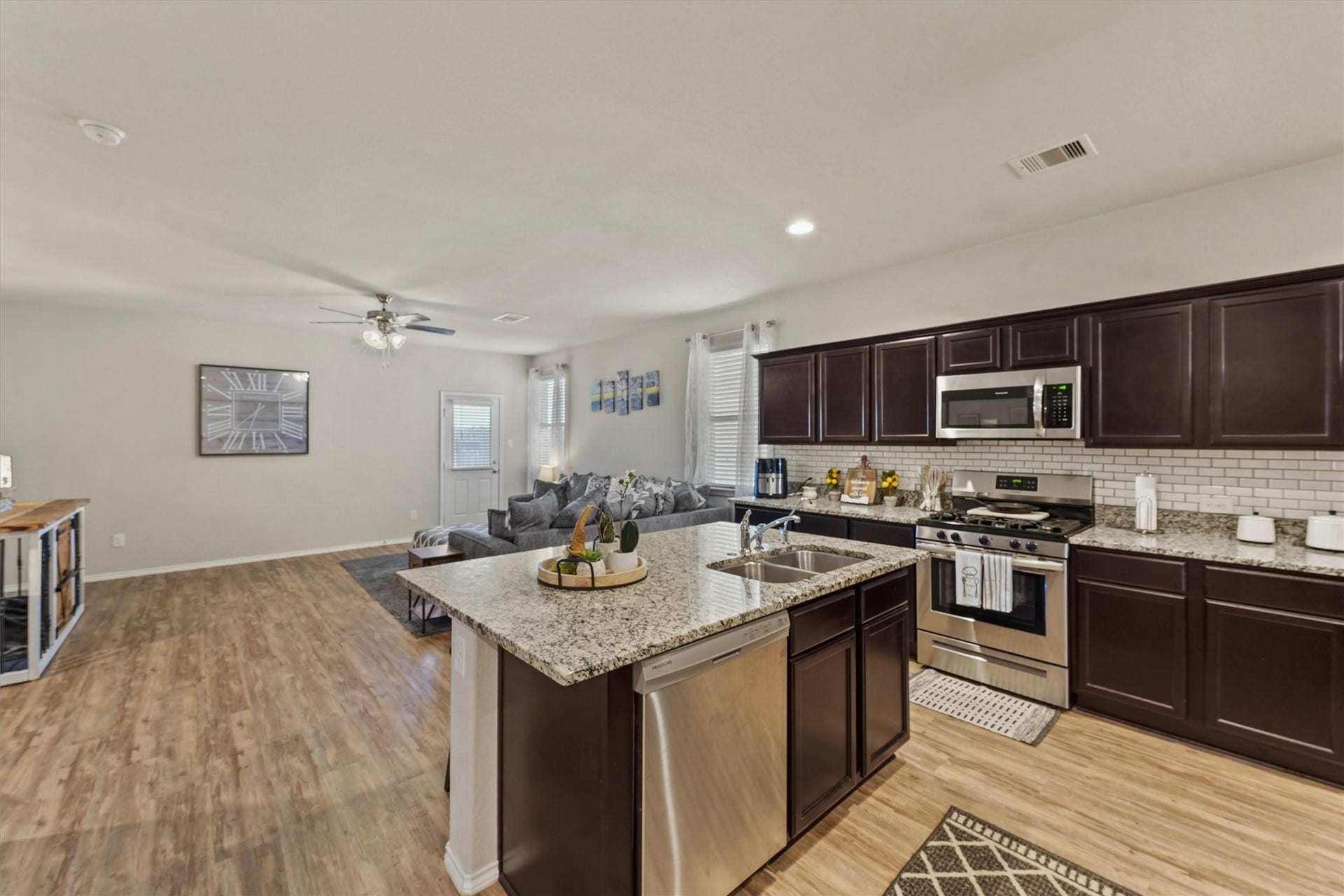 18324 Timbermill Lane, New Caney, TX 77357 Kitchen