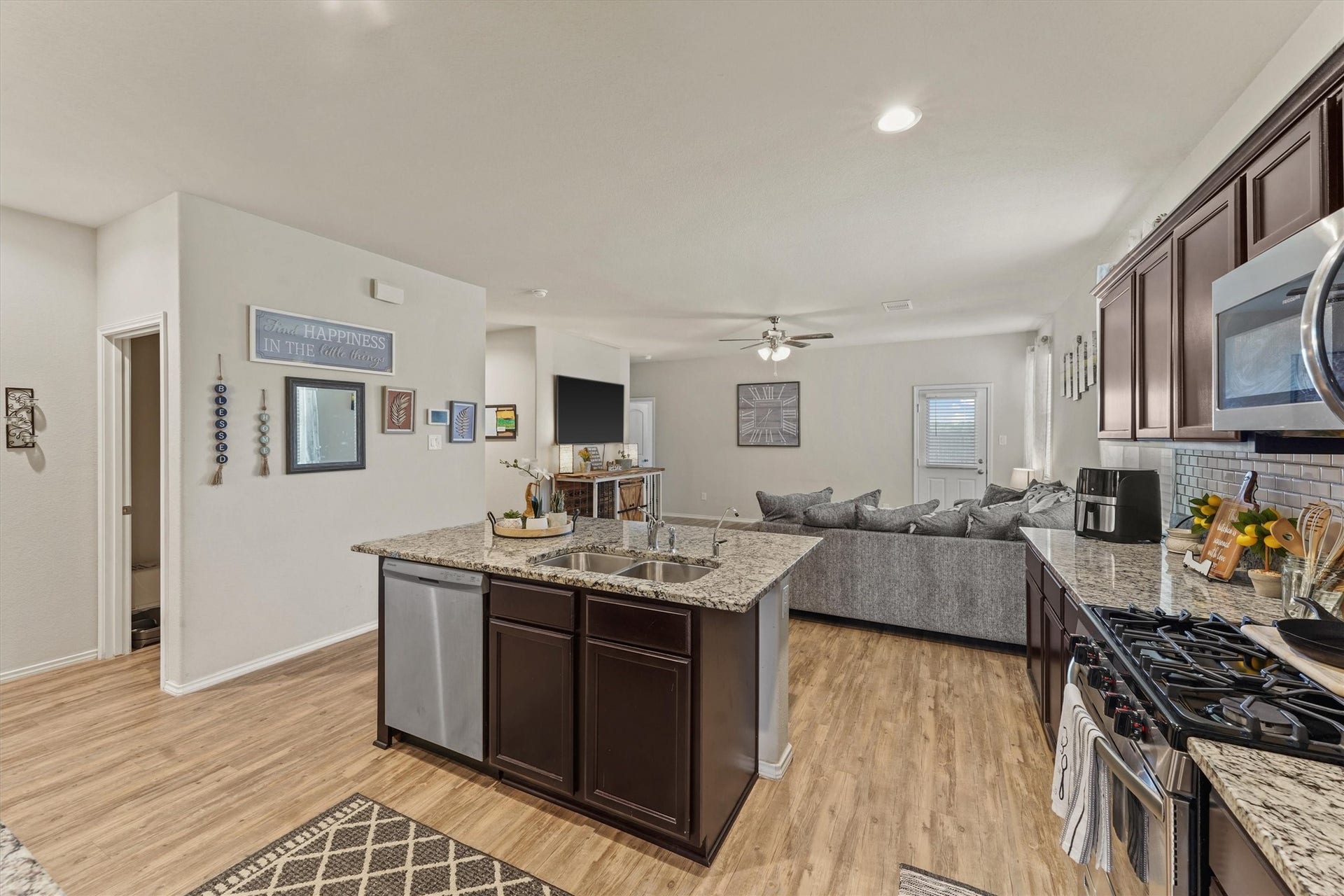 18324 Timbermill Lane, New Caney, TX 77357 Kitchen