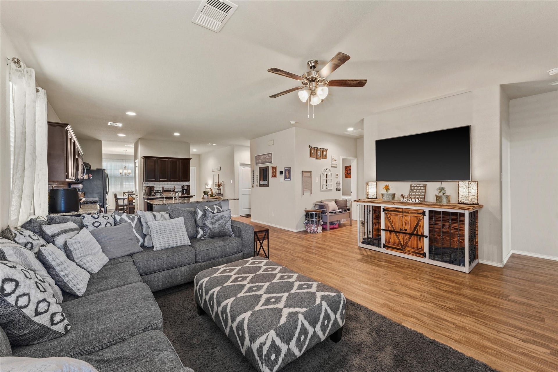 18324 Timbermill Lane, New Caney, TX 77357 Living Area
