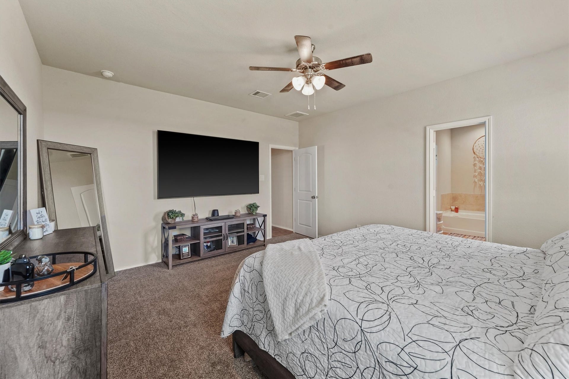 18324 Timbermill Lane, New Caney, TX 77357 Primary Room