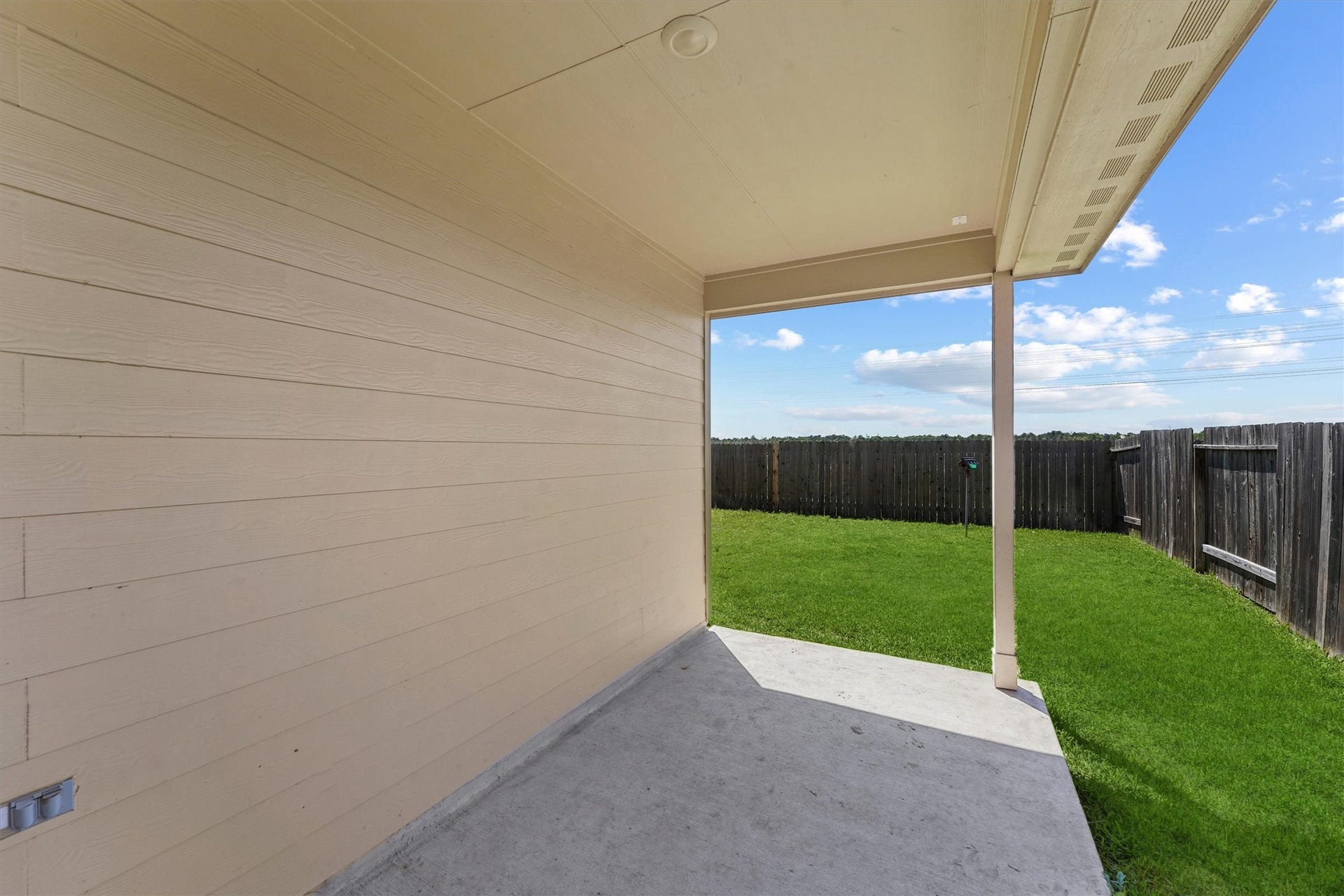 18324 Timbermill Lane, New Caney, TX 77357 Back Porch